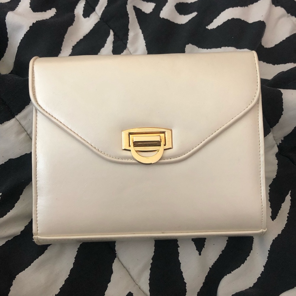 Vintage Egg Shell Purse